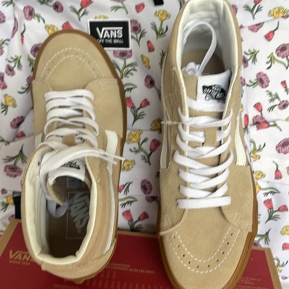 Vans WMNS Sk8-Hi
Humus/Gum
VN0A38GEVS8
Sneakers - Picture 13 of 16